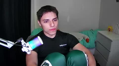 Snapshot of javiermire chatting on November 1, 10:01 pm javi online show from November 1, 10:01 pm