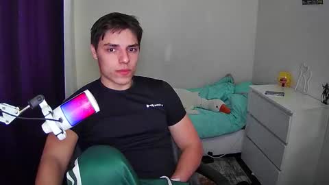 Snapshot of javiermire chatting on November 2, 11:01 am javi online show from November 2, 11:01 am