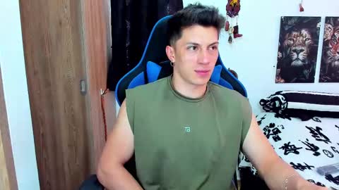 Snapshot of javiersexymann chatting on February 11, 6:33 pm Javier online show from February 11, 6:33 pm