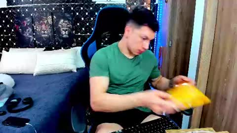 Javier online show from July 25, 6:05 pm