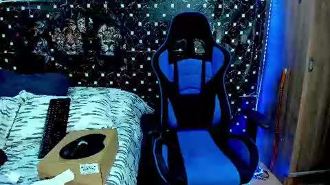 Javier online show from August 2, 5:28 am