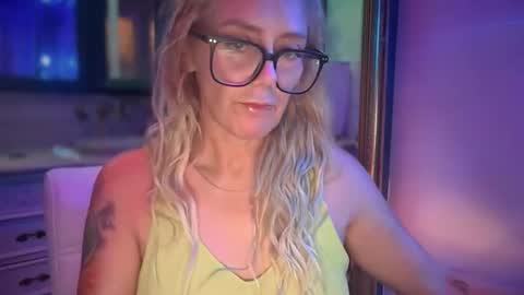 Snapshot of javlovesu chatting on October 26, 11:38 am JAV online show from October 26, 11:38 am