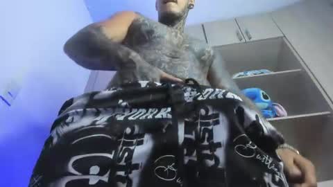 Michael independient model online show from July 27, 8:05 pm