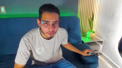 Snapshot of jay_brown69 chatting on December 20, 8:16 pm jay_brown69 online show from December 20, 8:16 pm