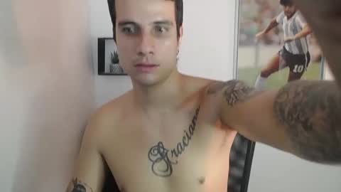 Snapshot of jayalvarrez_ chatting on December 18, 12:32 am Jay Alvarrez online show from December 18, 12:32 am