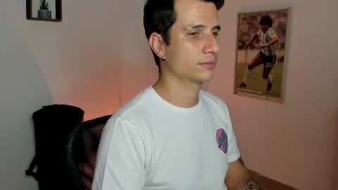 Snapshot of jayalvarrez_ chatting on February 2, 11:42 pm Jay Alvarrez online show from February 2, 11:42 pm