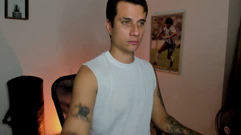 Snapshot of jayalvarrez_ chatting on February 5, 6:26 pm Jay Alvarrez online show from February 5, 6:26 pm