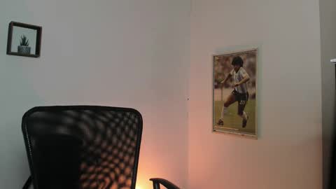 Snapshot of jayalvarrez_ chatting on February 16, 9:05 pm Jay Alvarrez online show from February 16, 9:05 pm