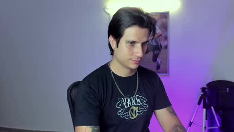 Snapshot of jayalvarrez_ chatting on September 8, 8:08 pm Jay Alvarrez online show from September 8, 8:08 pm