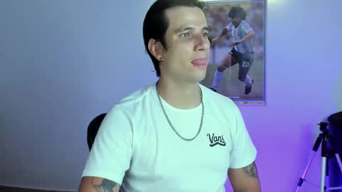 Snapshot of jayalvarrez_ chatting on September 13, 11:26 pm Jay Alvarrez online show from September 13, 11:26 pm