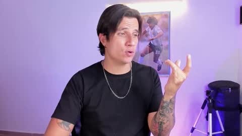 Snapshot of jayalvarrez_ chatting on September 21, 7:37 pm Jay Alvarrez online show from September 21, 7:37 pm