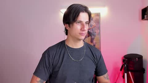 Snapshot of jayalvarrez_ chatting on September 23, 6:44 pm Jay Alvarrez online show from September 23, 6:44 pm