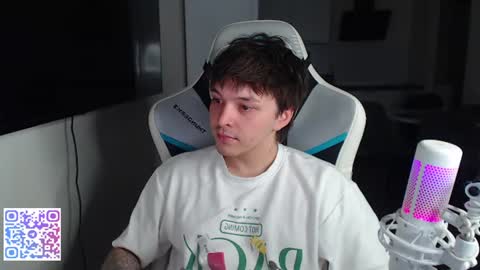 Jayce online show from August 6, 3:47 pm