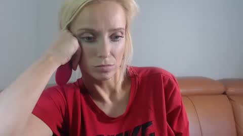 Snapshot of jaydenangel chatting on May 28, 7:33 pm Blondie Queen Jayden online show from May 28, 7:33 pm