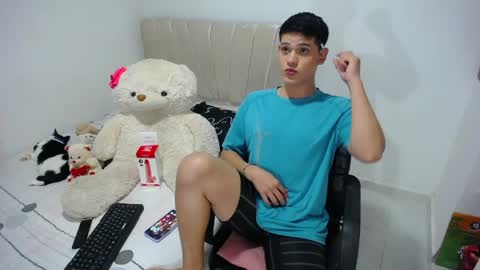 Snapshot of jayder_steven chatting on April 4, 8:28 pm Jayder Steven online show from April 4, 8:28 pm