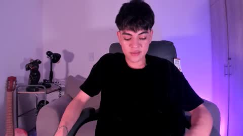 Snapshot of jaythomax chatting on February 2, 10:46 am jaythomax online show from February 2, 10:46 am