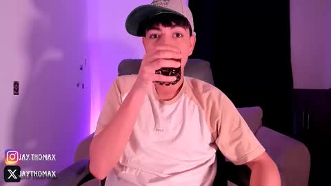 jaythomax online show from October 2, 12:06 am