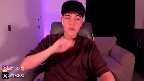 Snapshot of jaythomax chatting on October 3, 1:24 am jaythomax online show from October 3, 1:24 am