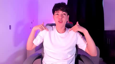 Snapshot of jaythomax chatting on November 8, 10:41 pm jaythomax online show from November 8, 10:41 pm