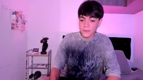 Snapshot of jaythomax chatting on November 27, 2:13 am jaythomax online show from November 27, 2:13 am