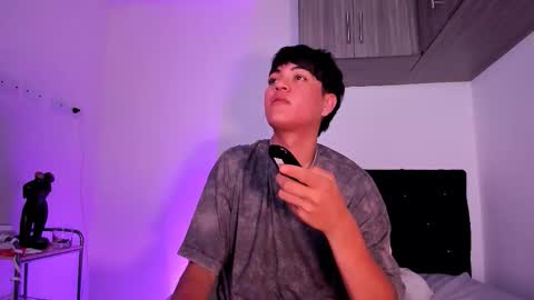 Snapshot of jaythomax chatting on December 14, 7:40 pm jaythomax online show from December 14, 7:40 pm