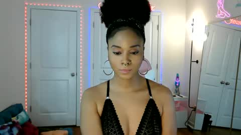 Jazmine Fox online show from May 23, 5:28 pm