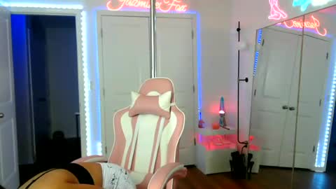 Jazmine Fox online show from June 26, 8:57 pm