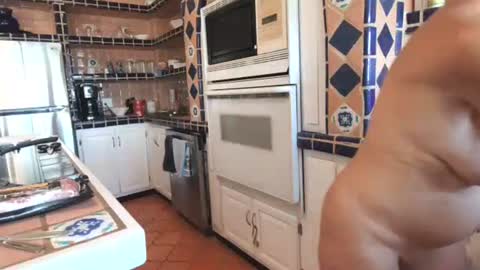 JCcurves online show from January 3, 5:20 pm