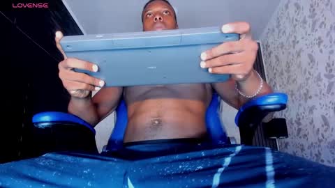 Snapshot of jd_thebaby chatting on February 18, 12:28 pm jd thebaby online show from February 18, 12:28 pm