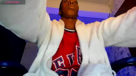 Snapshot of jd_thebaby chatting on February 27, 12:45 pm jd thebaby online show from February 27, 12:45 pm