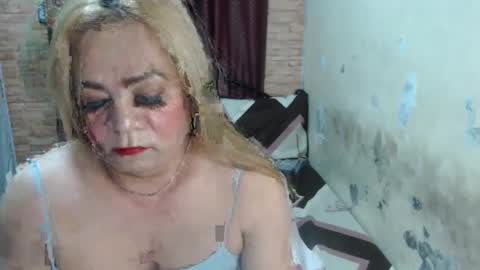 Snapshot of jdan81 chatting on December 19, 10:10 pm GorgeousCASSIE online show from December 19, 10:10 pm