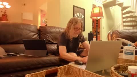 Snapshot of jdineuless chatting on September 9, 1:54 pm JDinEuless online show from September 9, 1:54 pm