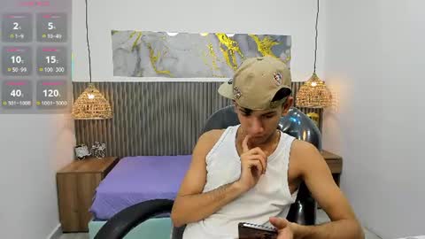 jdwhite18 online show from June 28, 5:13 am