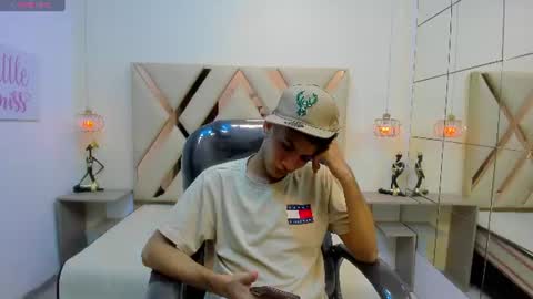 jdwhite18 online show from July 12, 1:29 am