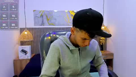 jdwhite18 online show from July 13, 4:37 am