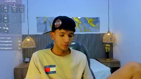 jdwhite18 online show from August 3, 9:04 am
