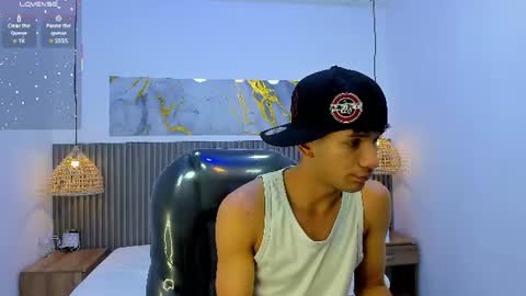 jdwhite18 online show from August 4, 3:32 am