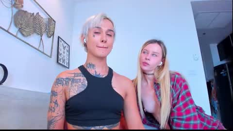 Snapshot of jean_mokujin chatting on October 20, 2:45 am Akila and Daria online show from October 20, 2:45 am