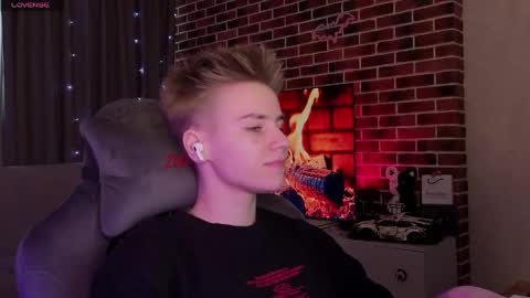 Snapshot of jean_willson chatting on June 9, 1:56 pm Jean online show from June 9, 1:56 pm