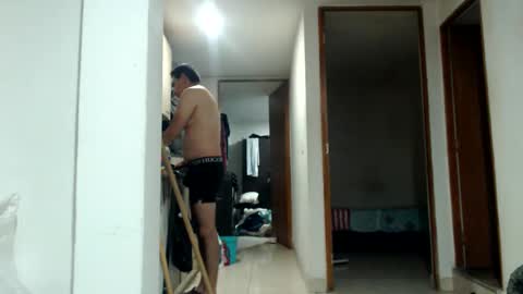 Snapshot of jeancarloscum chatting on January 14, 5:13 am Jean Carlos online show from January 14, 5:13 am