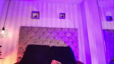 Jeanne Holland online show from July 21, 12:51 pm