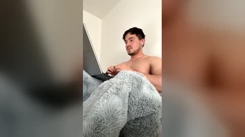 jeanpaul6904 online show from May 17, 9:44 pm