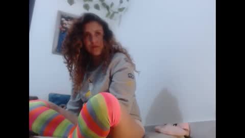 Snapshot of jeans_and_emma chatting on October 11, 2:11 am jeans_and_emma online show from October 11, 2:11 am