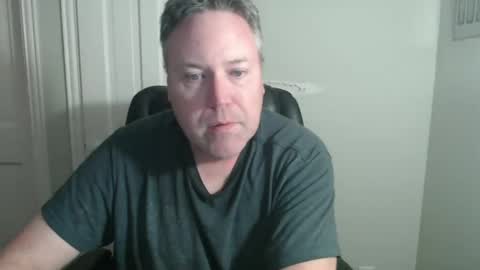 Snapshot of jeb5150 chatting on November 13, 2:43 am JE online show from November 13, 2:43 am