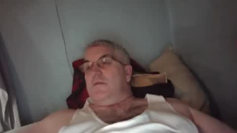 Snapshot of jecko71 chatting on December 14, 6:24 am dadbody71 online show from December 14, 6:24 am