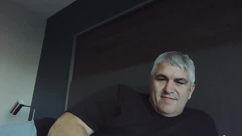 Snapshot of jecko71 chatting on December 20, 8:01 pm dadbody71 online show from December 20, 8:01 pm