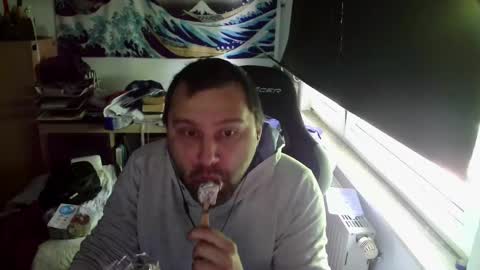 Snapshot of jeetzys chatting on May 15, 10:44 am you may know me lol online show from May 15, 10:44 am