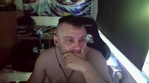 Snapshot of jeetzys chatting on May 25, 8:31 am you may know me lol online show from May 25, 8:31 am