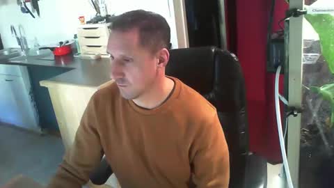 Snapshot of jef74700 chatting on December 31, 12:57 pm Jrme online show from December 31, 12:57 pm