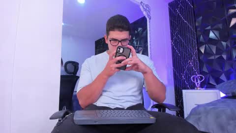 Snapshot of jeffdaltton chatting on December 13, 8:14 pm Jeff online show from December 13, 8:14 pm